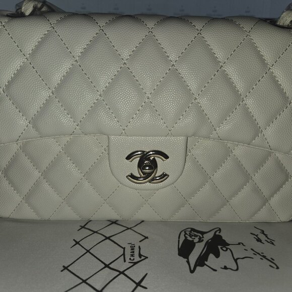 White quilted designer inspired bag, amazing spacious bag! - Picture 2 of 5